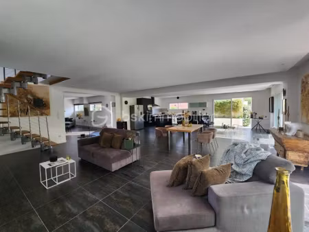 vente locaux professionnels 8 pièces 340 m² à rougiers (83170)  790 000 €