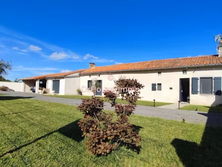 vente maison 7 pièces 146 m² à luchapt (86430)  349 790 €