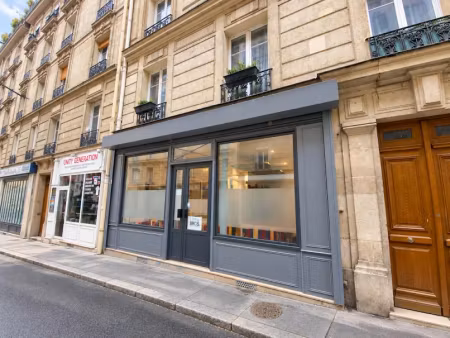 location locaux professionnels 55 m² à paris 18ème (75018)  1 834 €