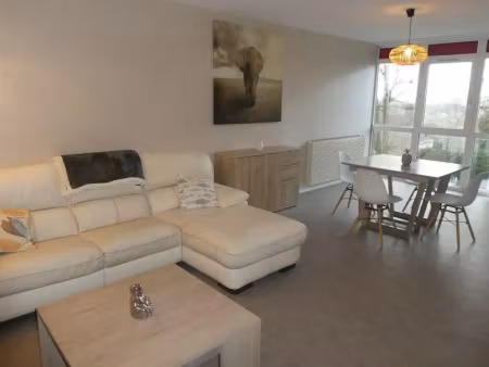 location meublée locaux professionnels 1 pièce 80 m² à angouleme (16000)  460 €