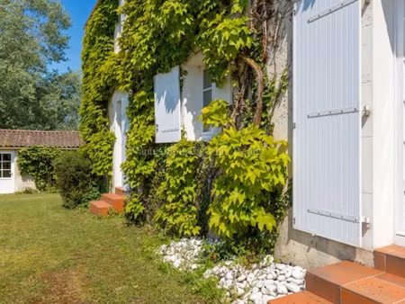 maison avec jardin les clouzeaux (85)