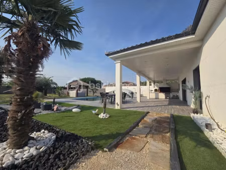 vente maison 5 pièces 152 m² à castelsarrasin (82100)  349 900 €