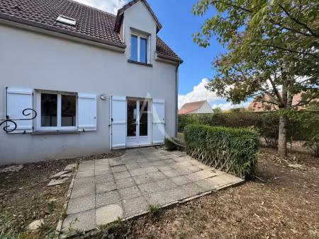 location maison 4 pièces 82.51 m² à villebarou (41000)  930 €