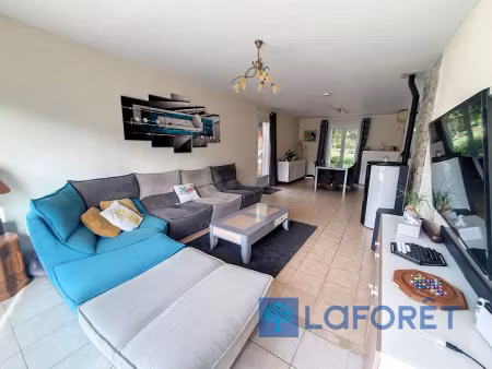 location meublée maison 5 pièces 94.92 m² à le revest-les-eaux (83200)  2 134 €