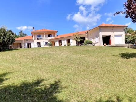 maison avec piscine et jardin saint-jean-soleymieux (42)