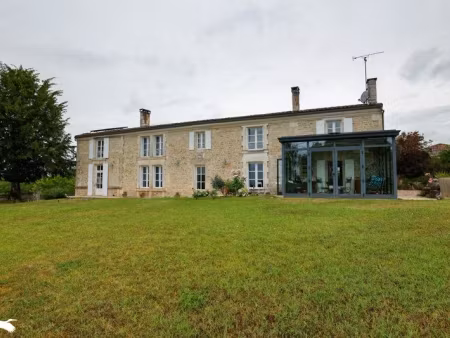 vente maison 8 pièces 210 m² à châteauneuf-sur-charente (16120)  420 150 €