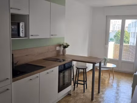 location meublée appartement 1 pièce 66 m² à villeurbanne (69100)  550 €