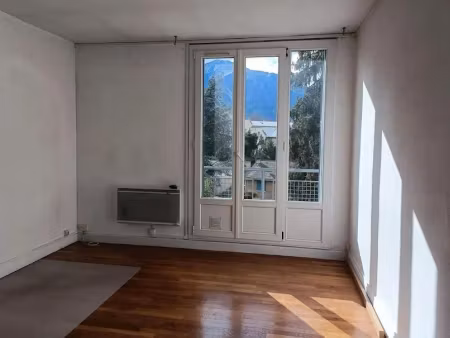location appartement 2 pièces 43 m² à grenoble (38000)  675 €