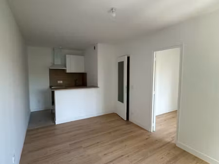 location appartement 2 pièces 30.38 m² à sainte-genevieve-des-bois (91700)  820 €