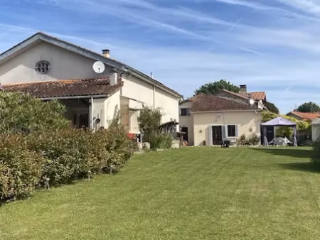 vente maison 10 pièces 240 m² à brie-sous-chalais (16210)  383 250 €