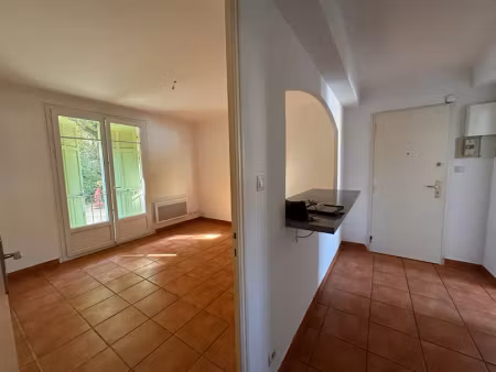 location appartement 3 pièces 56 m² à la seyne-sur-mer (83500)  728 €
