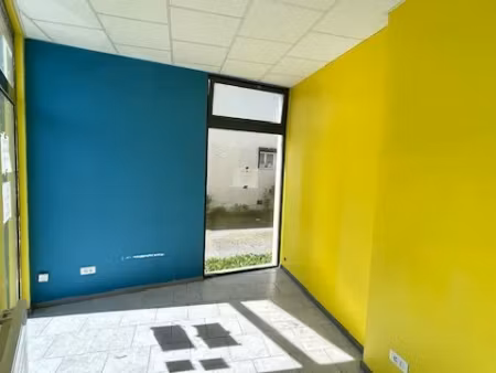 location locaux professionnels 3 pièces 90 m² à boué (02450)  800 €