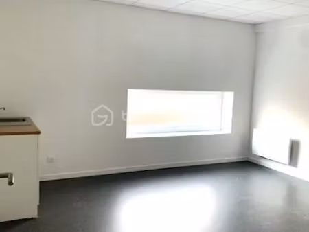 location locaux professionnels 2 pièces 21 m² à seclin (59113)  1 025 €