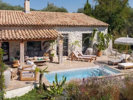 villa avec piscine et terrasse tourrettes-sur-loup (06)