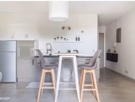 location meublée appartement 1 pièce 28 m² à nimes (30000)  580 €