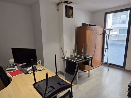location locaux professionnels 82 m² à ajaccio (20000)  1 400 €