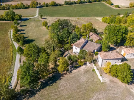 vente maison 5 pièces 208 m² à montcuq (46800)  450 000 €