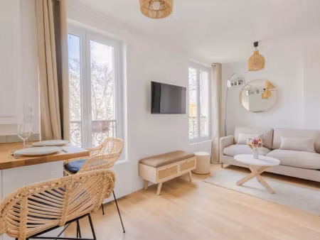 location meublée appartement 2 pièces 25 m² à paris 18ème (75018)  2 000 €
