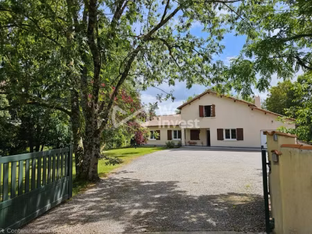 vente maison 8 pièces 216 m² à saint-gervais-les-trois-clochers (86230)  229 000 €