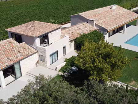 villa avec piscine et terrasse eygalières (13)