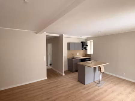 location appartement 2 pièces 42 m² à la cluse-et-mijoux (25300)  920 €