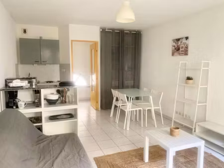 location meublée appartement 1 pièce 25 m² à nimes (30000)  455 €