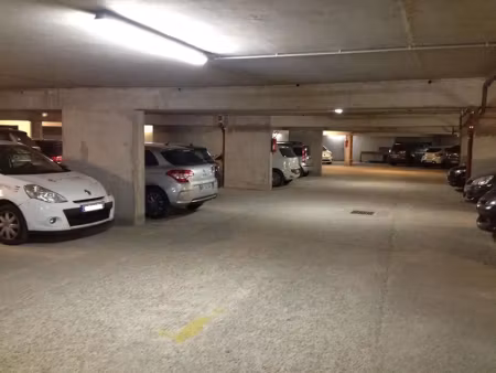 location parking à pantin (93500)  111 €