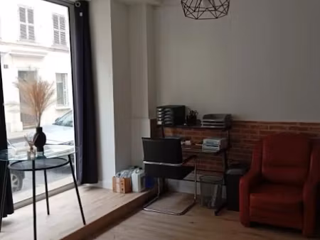 location locaux professionnels 23 m² à hyeres (83400)  600 €
