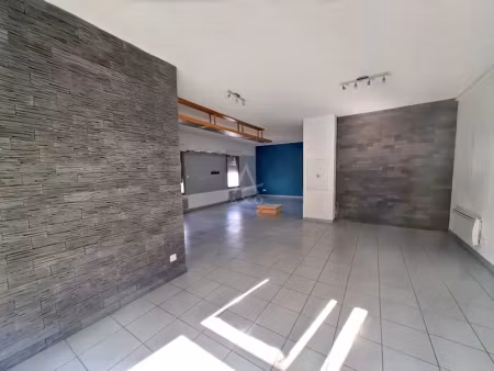location locaux professionnels 4 pièces 98 m² à lourdes (65100)  1 488 €