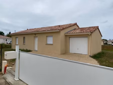 location maison 4 pièces 89 m² à nègrepelisse (82800)  990 €