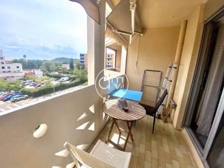 location meublée appartement 2 pièces 45.63 m² à hyeres (83400)  739 €