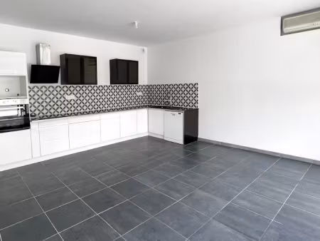 location appartement 3 pièces 70 m² à finhan (82700)  620 €