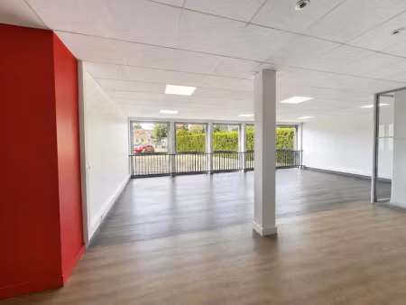location locaux professionnels 141.75 m² à avon (77210)  2 785 €