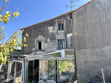 vente maison 8 pièces 198 m² à frontenay-rohan-rohan (79270)  157 000 €