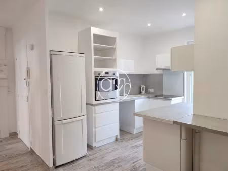 location meublée appartement 2 pièces 50.07 m² à toulon (83000)  785 €