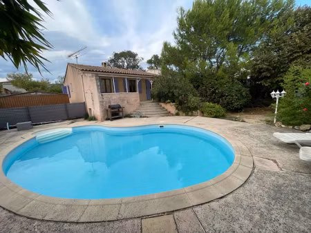 location maison 4 pièces 80 m² à la fare-les-oliviers (13580)  2 000 €