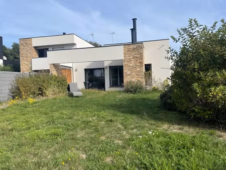 location meublée maison 4 pièces 94.85 m² à saint-avé (56890)  1 550 €
