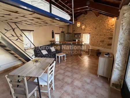 location maison 1 pièce 29 m² à goudargues (30630)  563 €