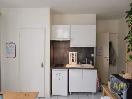 location appartement 1 pièce 24.31 m² à saintes (17100)  480 €