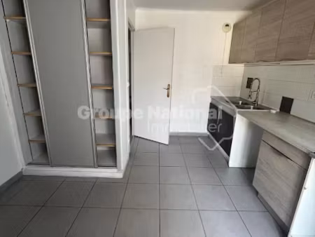 location appartement 3 pièces 70.37 m² à arles (13200)  950 €