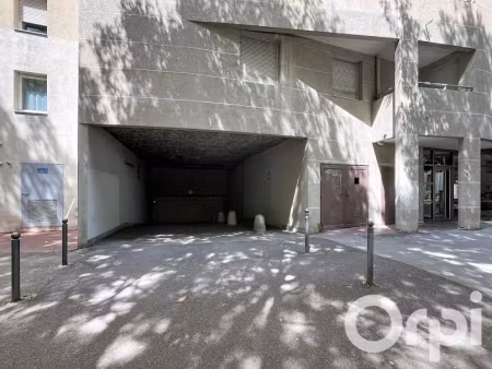 location parking 13 m² à villeurbanne (69100)  65 €