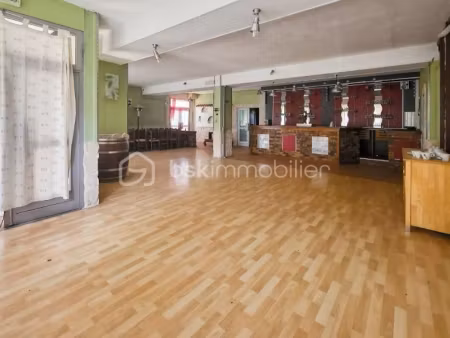 vente locaux professionnels 4 pièces 179 m² à embrun (05200)  162 000 €