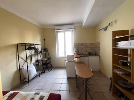 location meublée appartement 1 pièce 17.42 m² à nimes (30000)  380 €