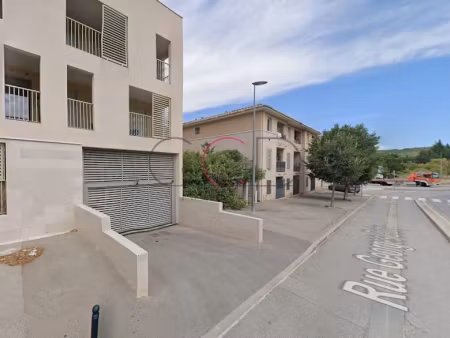 location parking à aix-en-provence (13090)  82 €