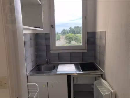 location appartement 1 pièce 20.35 m² à nimes (30000)  380 €