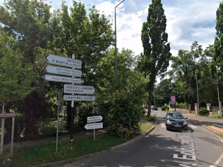 vente parking 87 m² à craponne (69290)  170 000 €
