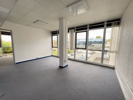 location locaux professionnels 107 m² à saint-laurent-du-var (06700)  2 050 €