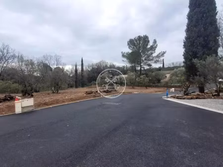 vente terrain à batir à lorgues (83510)  162 500 €