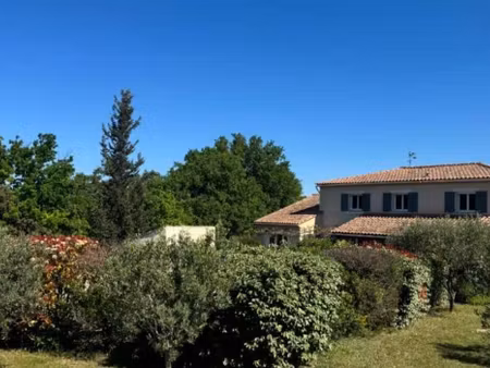 maison avec piscine et terrasse eyragues (13)