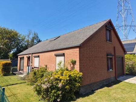 jolie petite villa de plain pied avec un étage aménageable